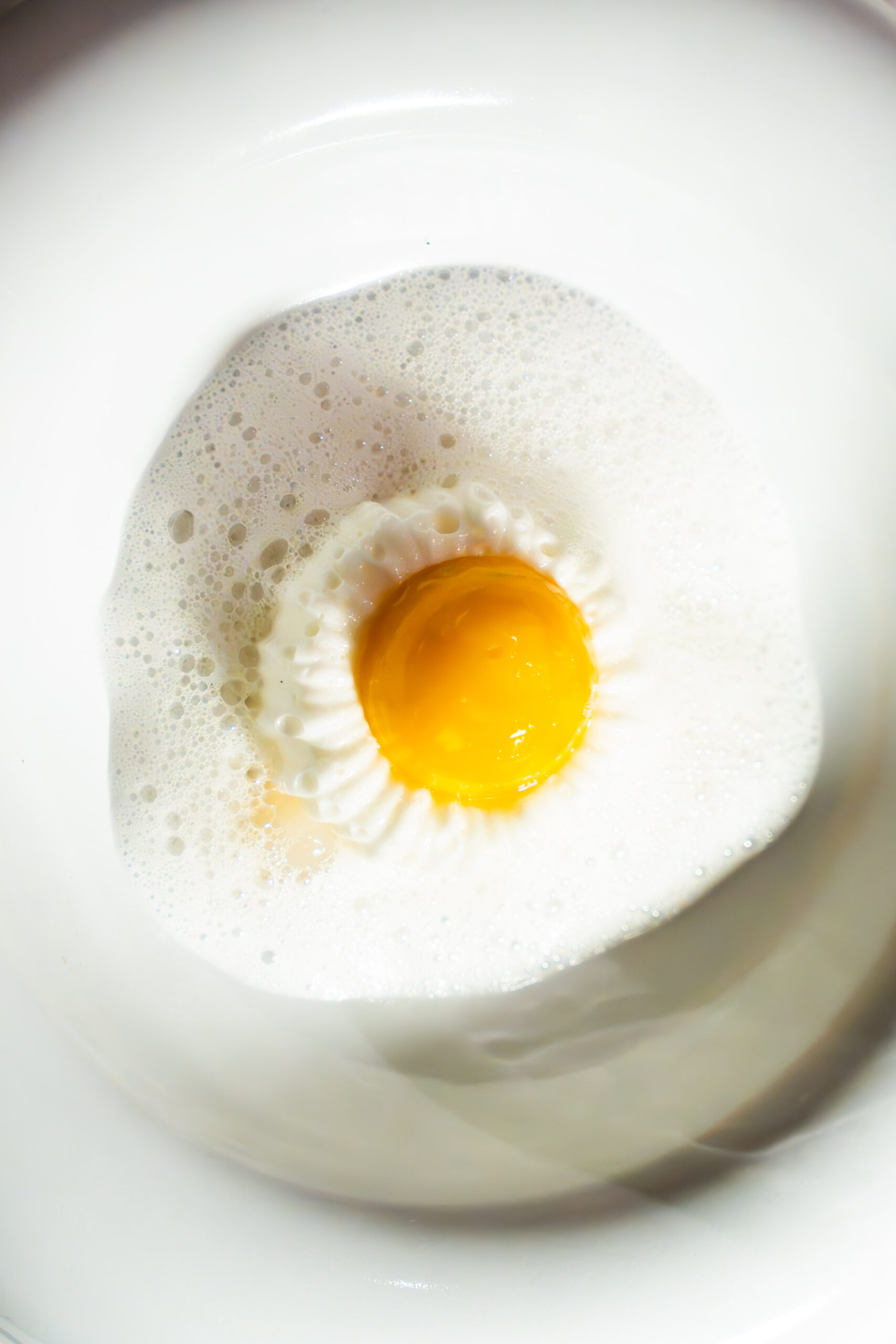 Gerecht met eidooier en schuim van Chef in Huis