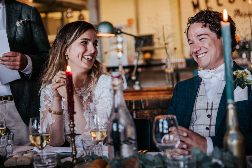 Gasten genieten van een diner van Chef in Huis